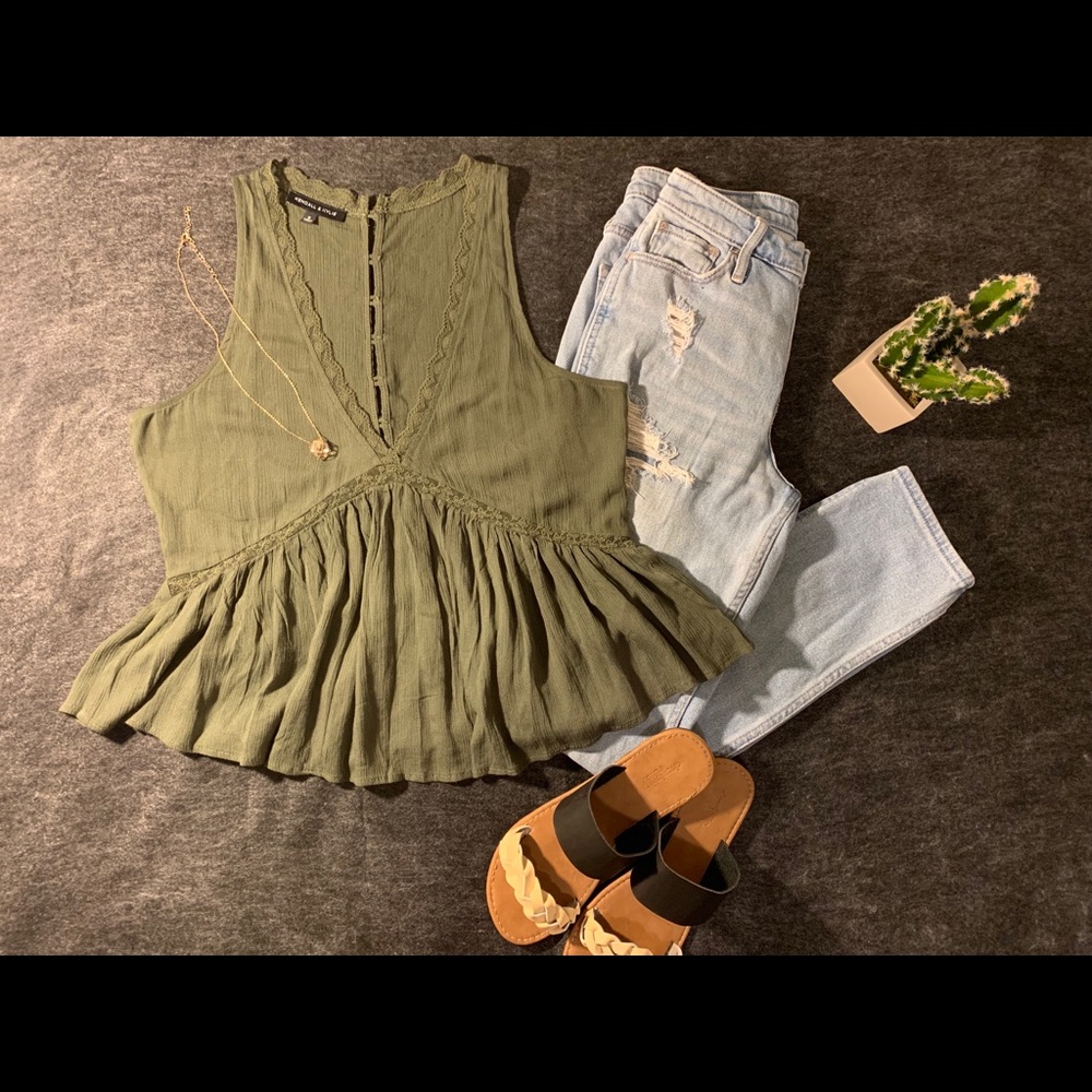 Kendall & Kylie dark green top